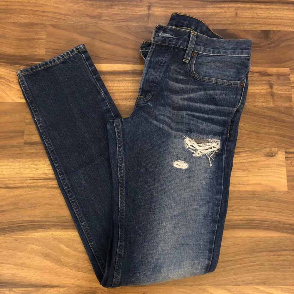 Men’s hollister jeans, great condition.